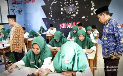 Perkuat Integritas Ujian, Kepala MAN 1 Pangkalpinang Monitoring Langsung Pelaksanaan ASAS